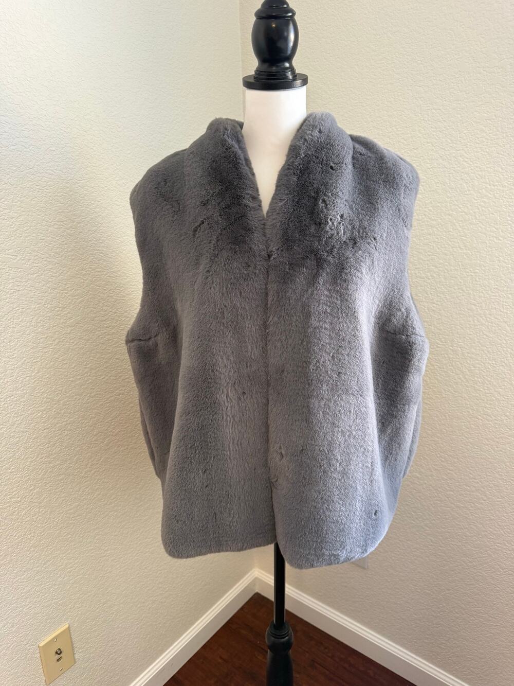 Lands End Luxe Faux Fur Vest Silver Gray Large Winter Holiday Gilet Layering